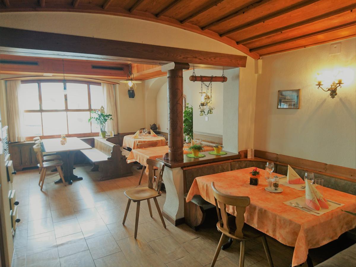 Gasthaus Zum Ochsen Neuhaus ภายนอก รูปภาพ
